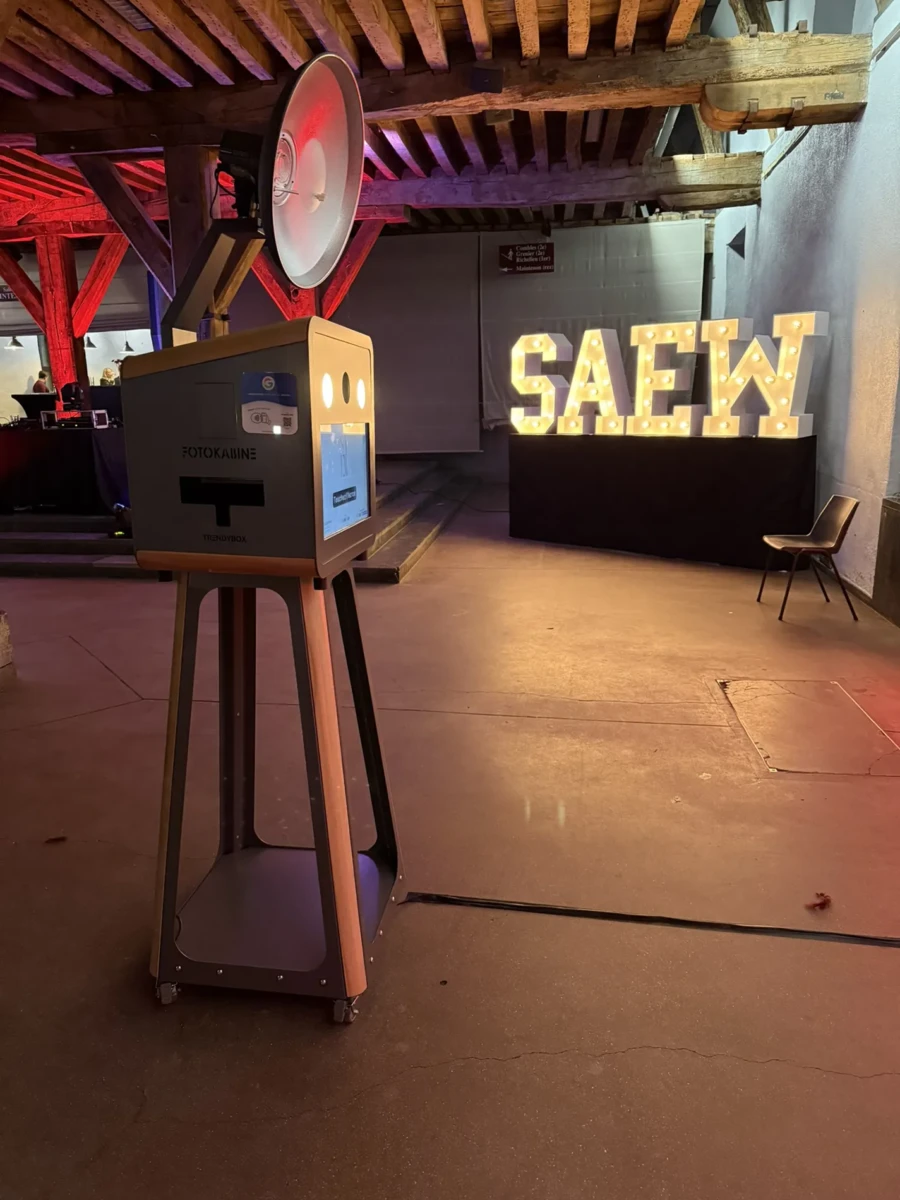 Trendybox, le photobooth vintage innovant avec fonctionnalité interactive en Belgique.