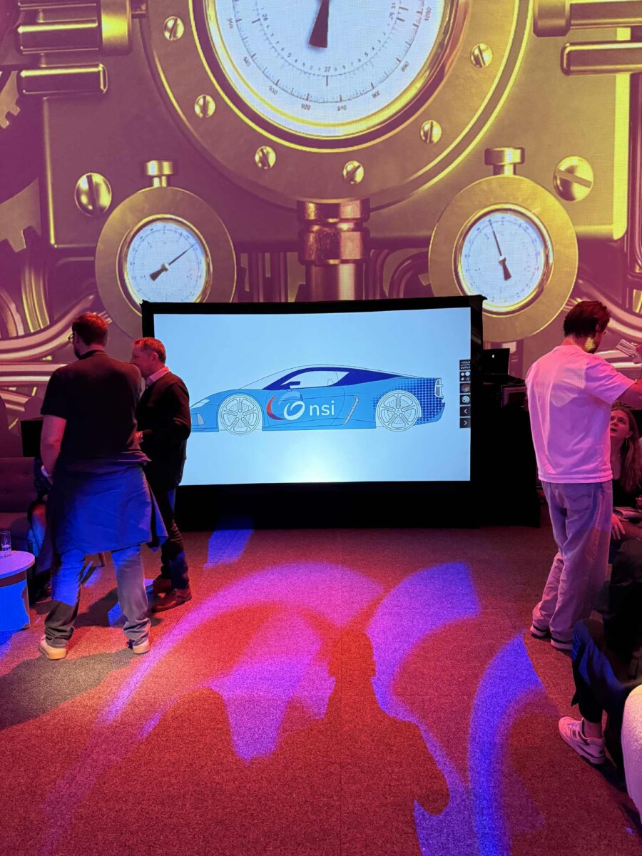 animation-futuriste-nsi-chateau-helecine Animations futuristes signées Just WAOUH lors de la fête du personnel NSI au Château d’Hélécine : chien robot interactif et Digital Graffiti.