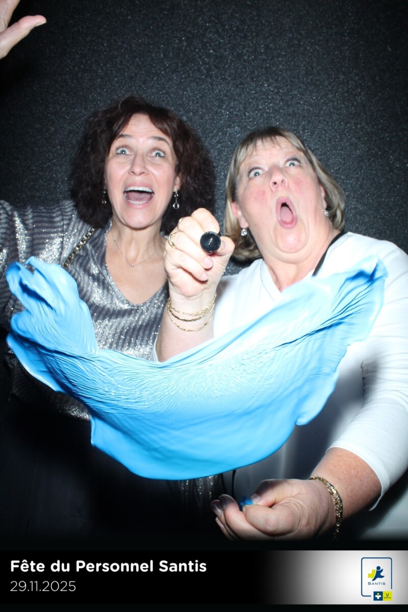 591861657_877343458146807_4704782393728480422_n Animation Photobooth PAF Box pour la fête du personnel Santis & VP Pharma
