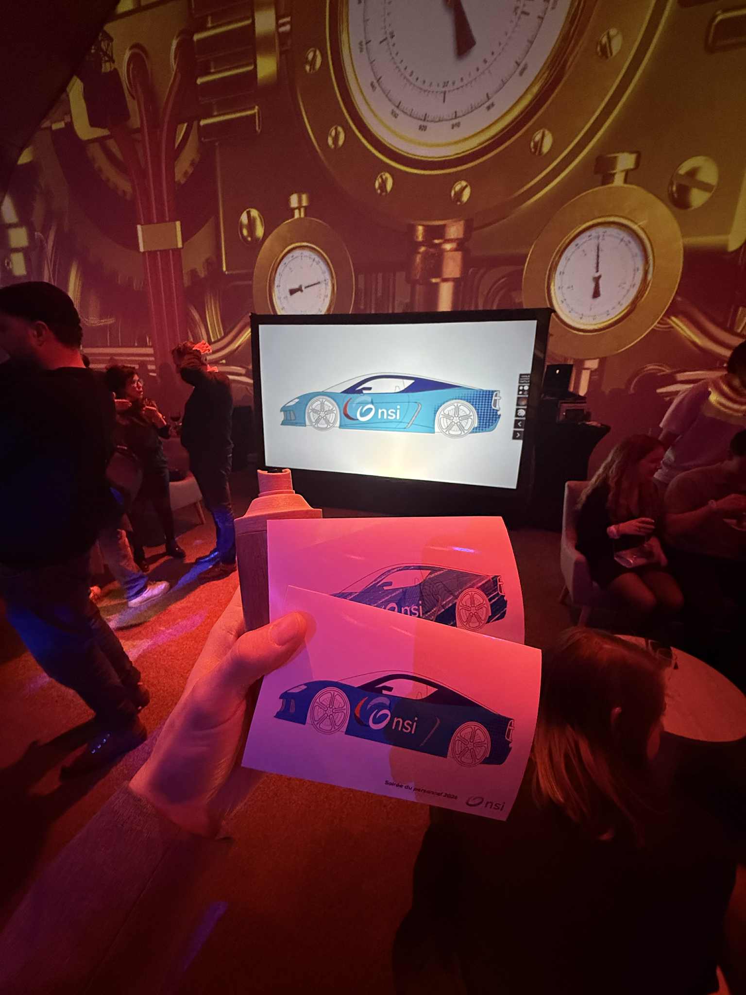 animation-futuriste-nsi-chateau-helecine Animations futuristes signées Just WAOUH lors de la fête du personnel NSI au Château d’Hélécine : chien robot interactif et Digital Graffiti.